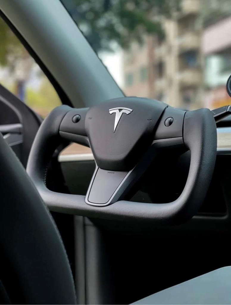 Yoke Steering Wheel / Tesla model 3 & Y
